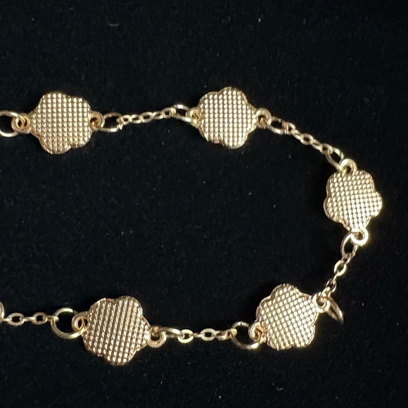 Trendy Gold & White Clover Flower Bracelet - Picture 5 of 6